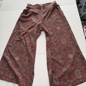 Max Studio Red Paisley Patterned Garment